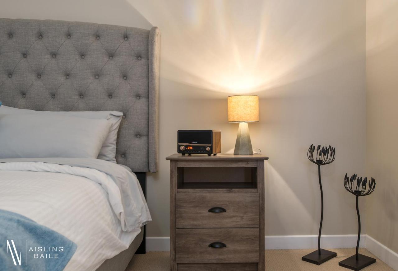 Rustic Modern 2 Bed 2 Bath With Lakeview Pool And Hot Tub Invermere Exterior foto